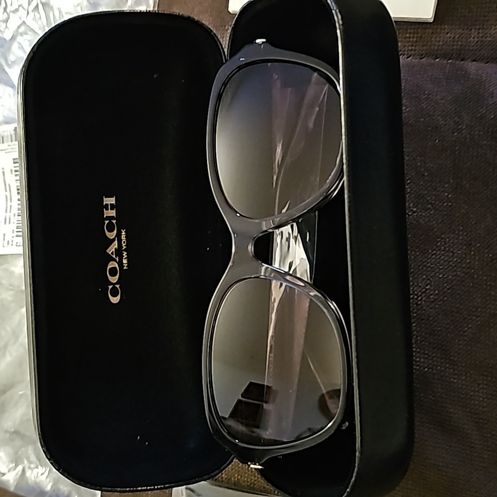 Coach sunglasses **NEW!** - Picture 2 of 9